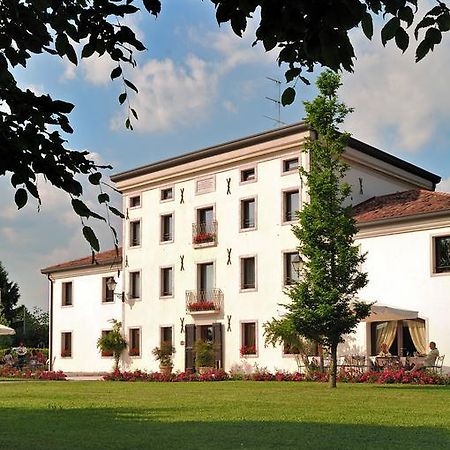 Hotel Villa Dei Carpini โอแดร์โซ ภายนอก รูปภาพ