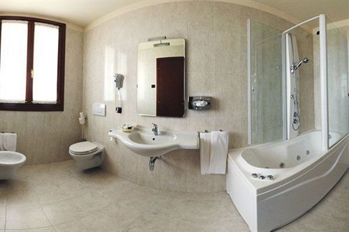 Hotel Villa Dei Carpini โอแดร์โซ ภายนอก รูปภาพ