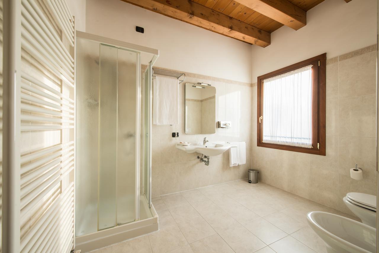 Hotel Villa Dei Carpini โอแดร์โซ ภายนอก รูปภาพ