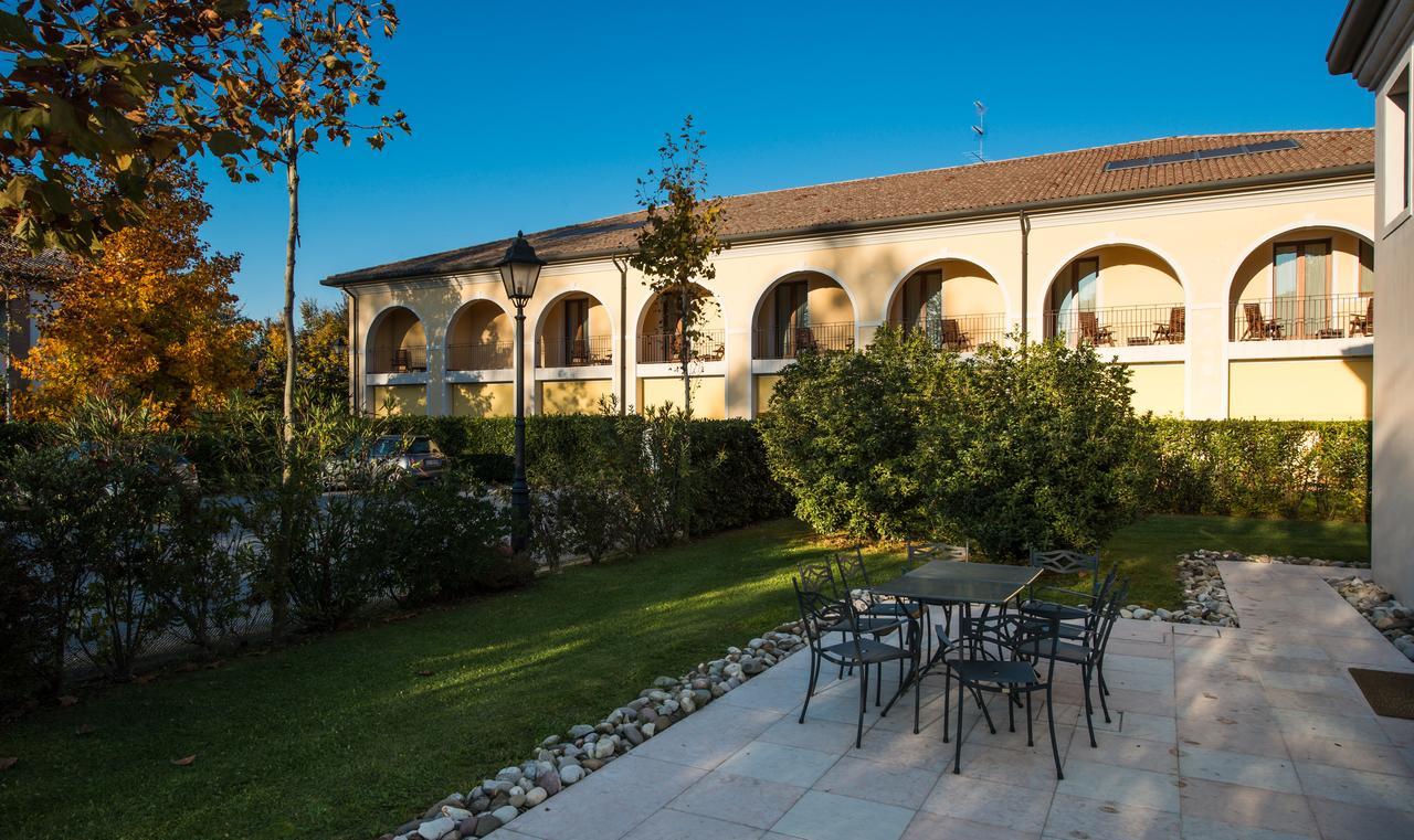 Hotel Villa Dei Carpini โอแดร์โซ ภายนอก รูปภาพ