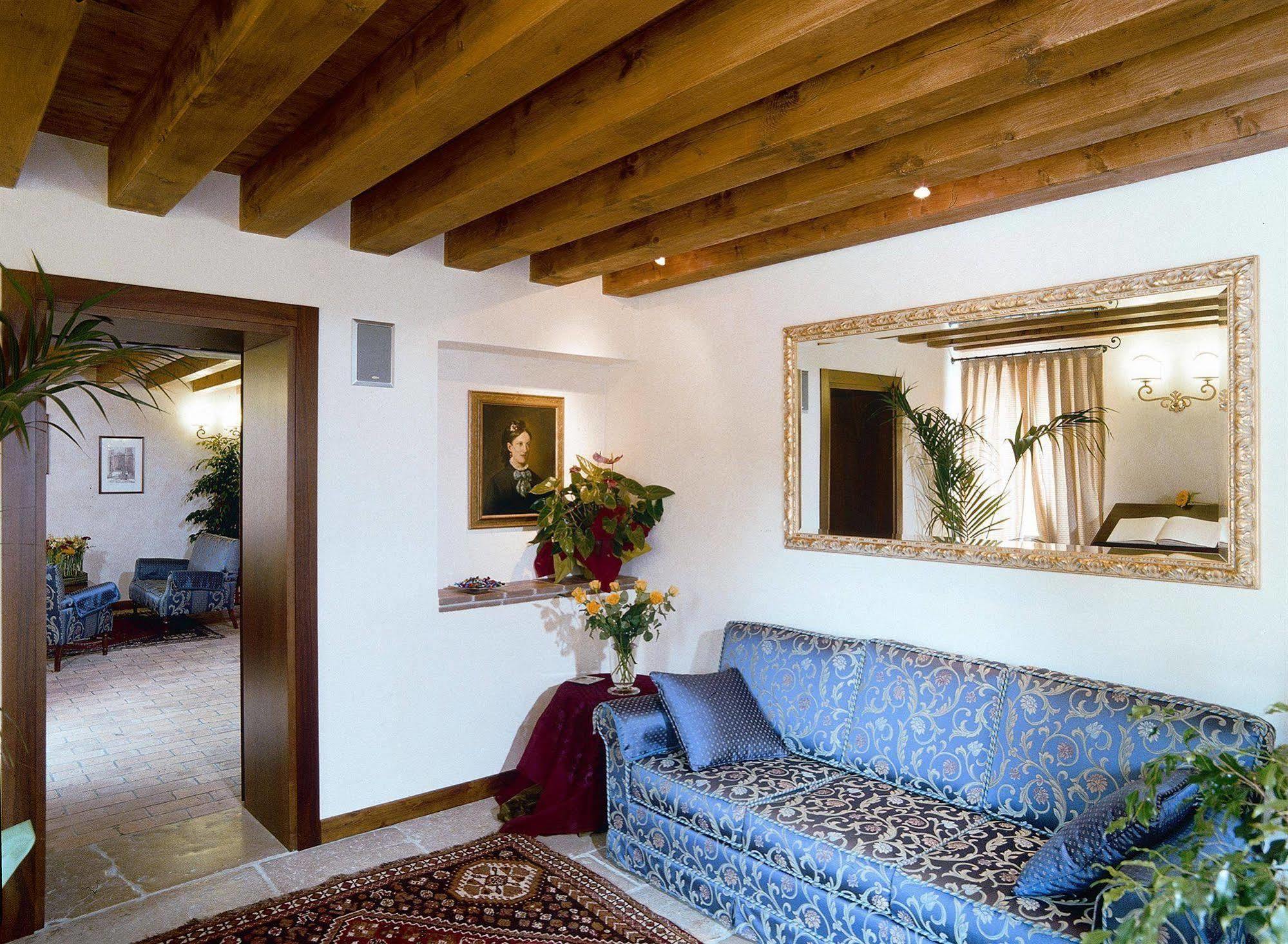 Hotel Villa Dei Carpini โอแดร์โซ ภายนอก รูปภาพ