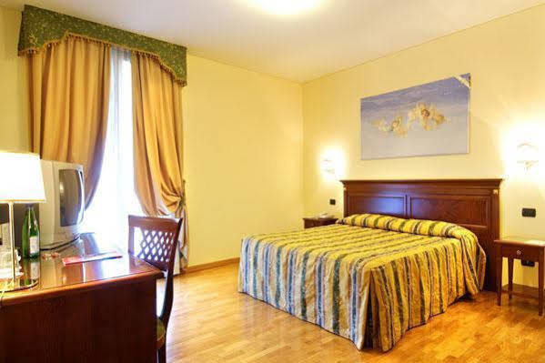 Hotel Villa Dei Carpini โอแดร์โซ ภายนอก รูปภาพ